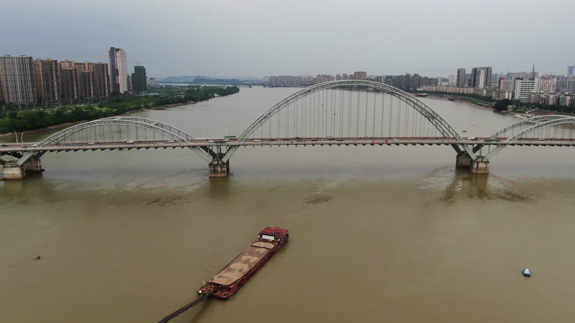航拍江西吉安大桥视频的预览图