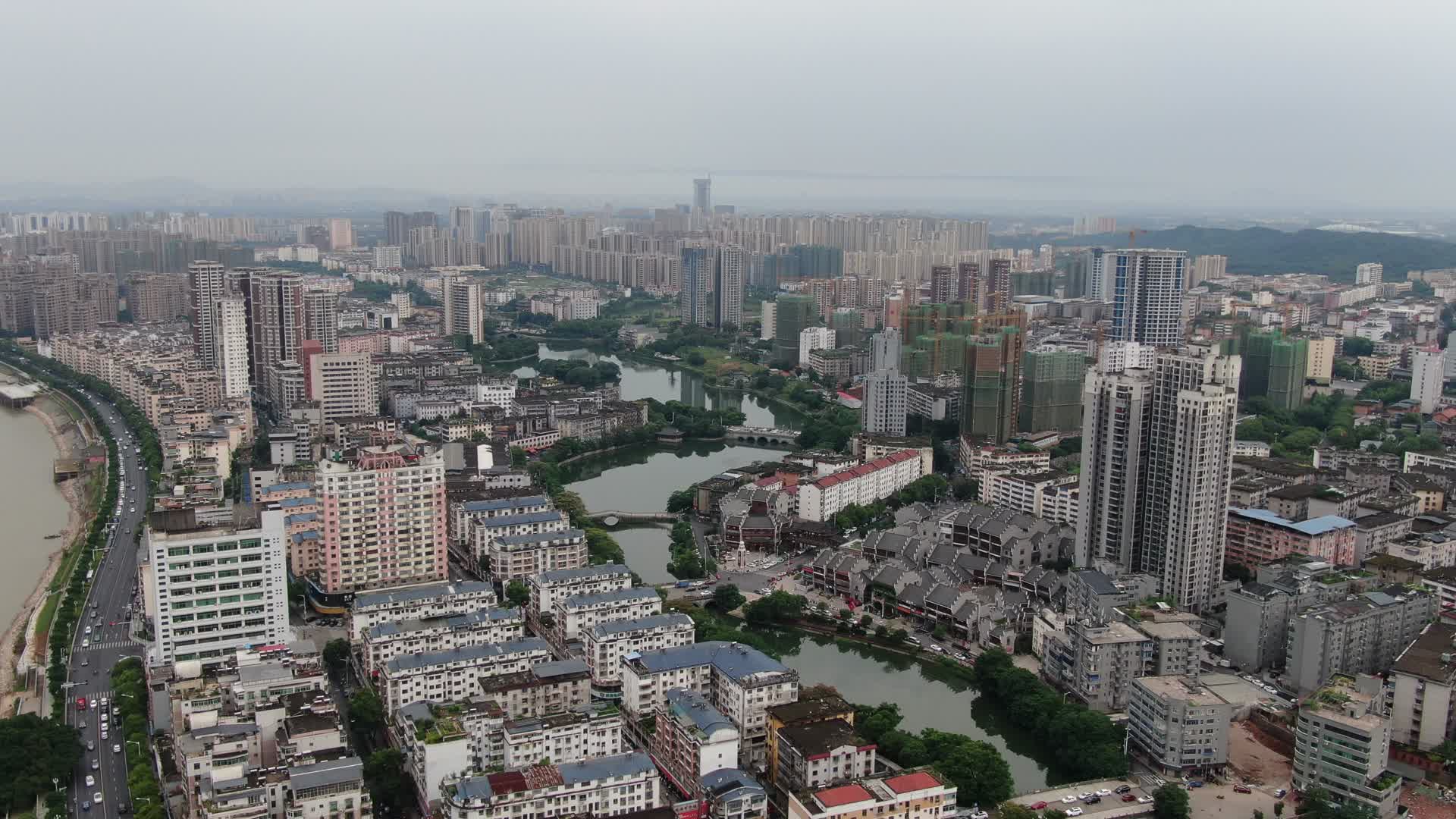 航拍城市高楼建筑视频的预览图