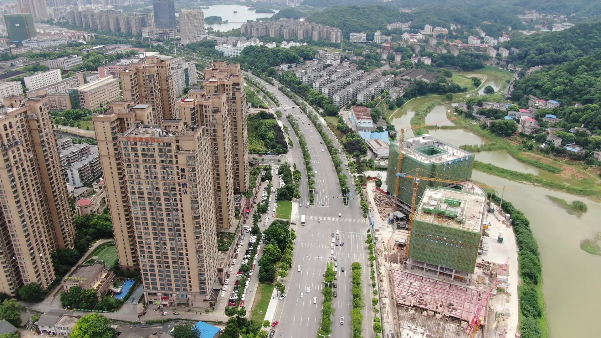 航拍湖南长沙河西城市建设交通视频的预览图