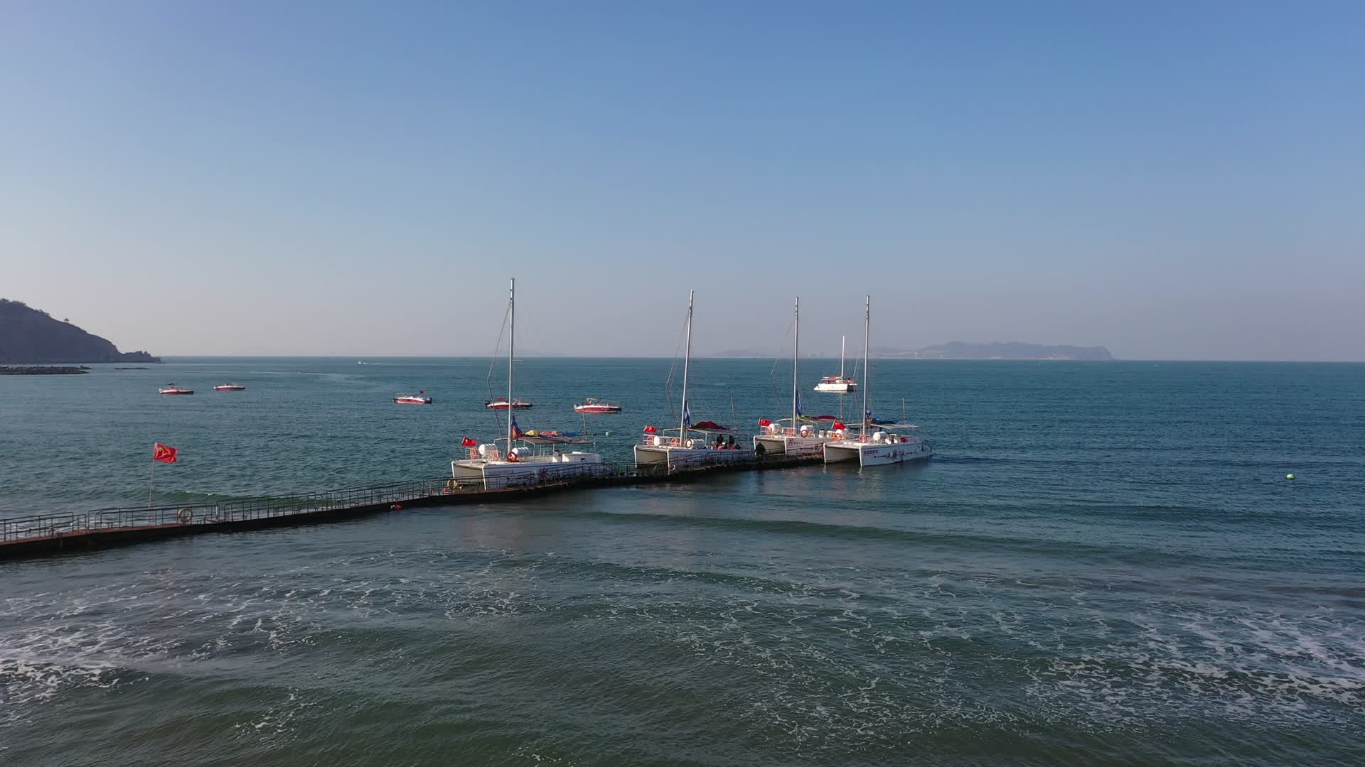 4k航拍蓬莱海边视频的预览图