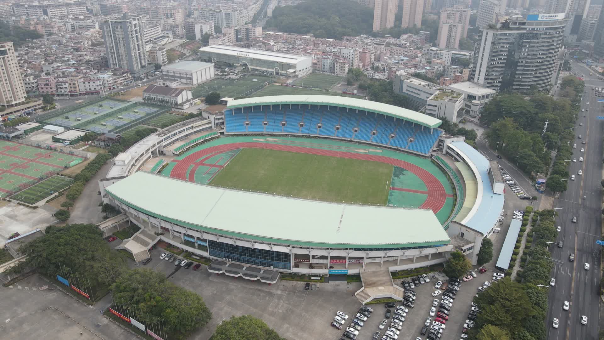 航拍广州东莞体育馆视频的预览图
