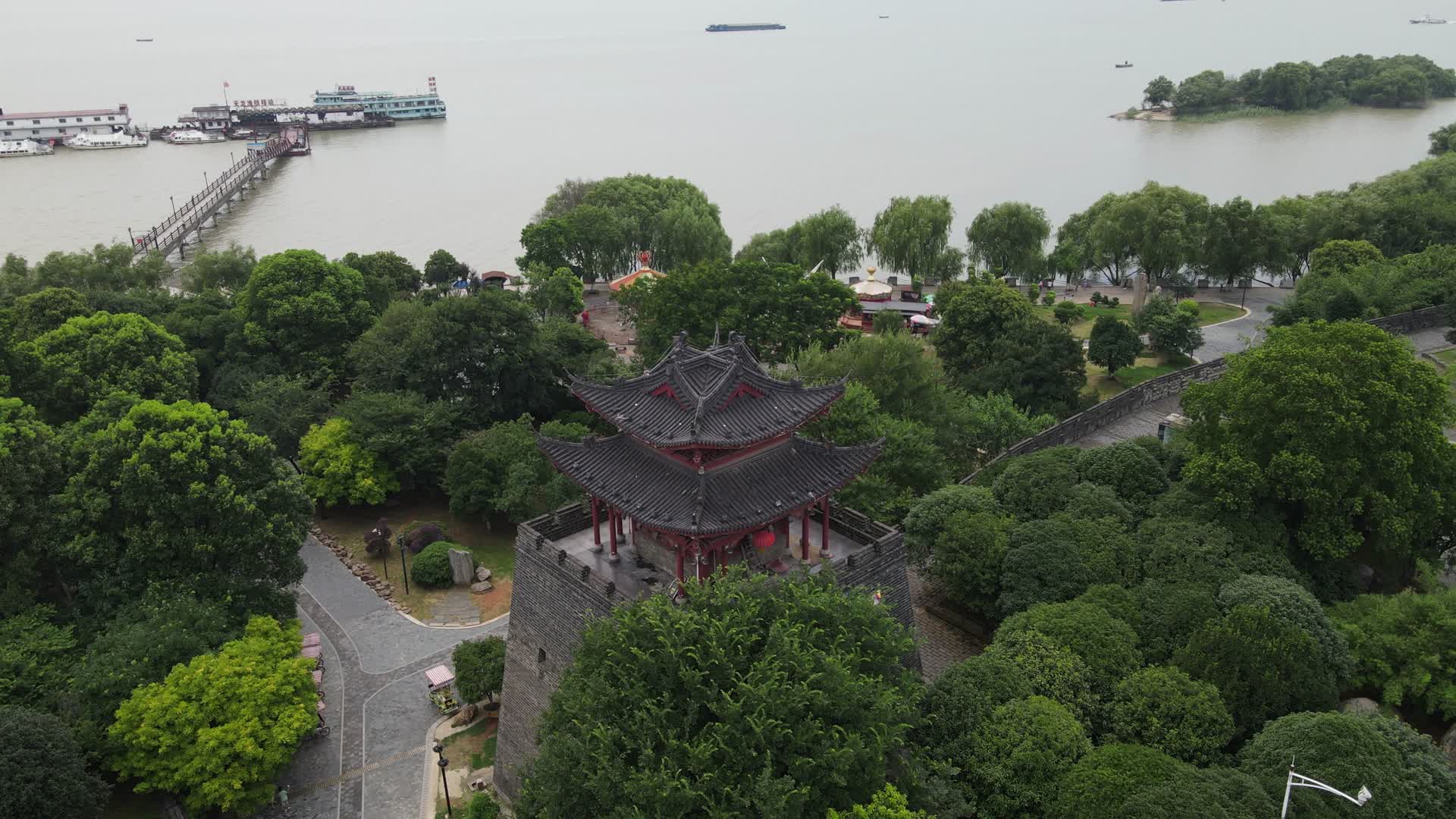 航拍湖南岳阳岳阳楼古建筑视频的预览图
