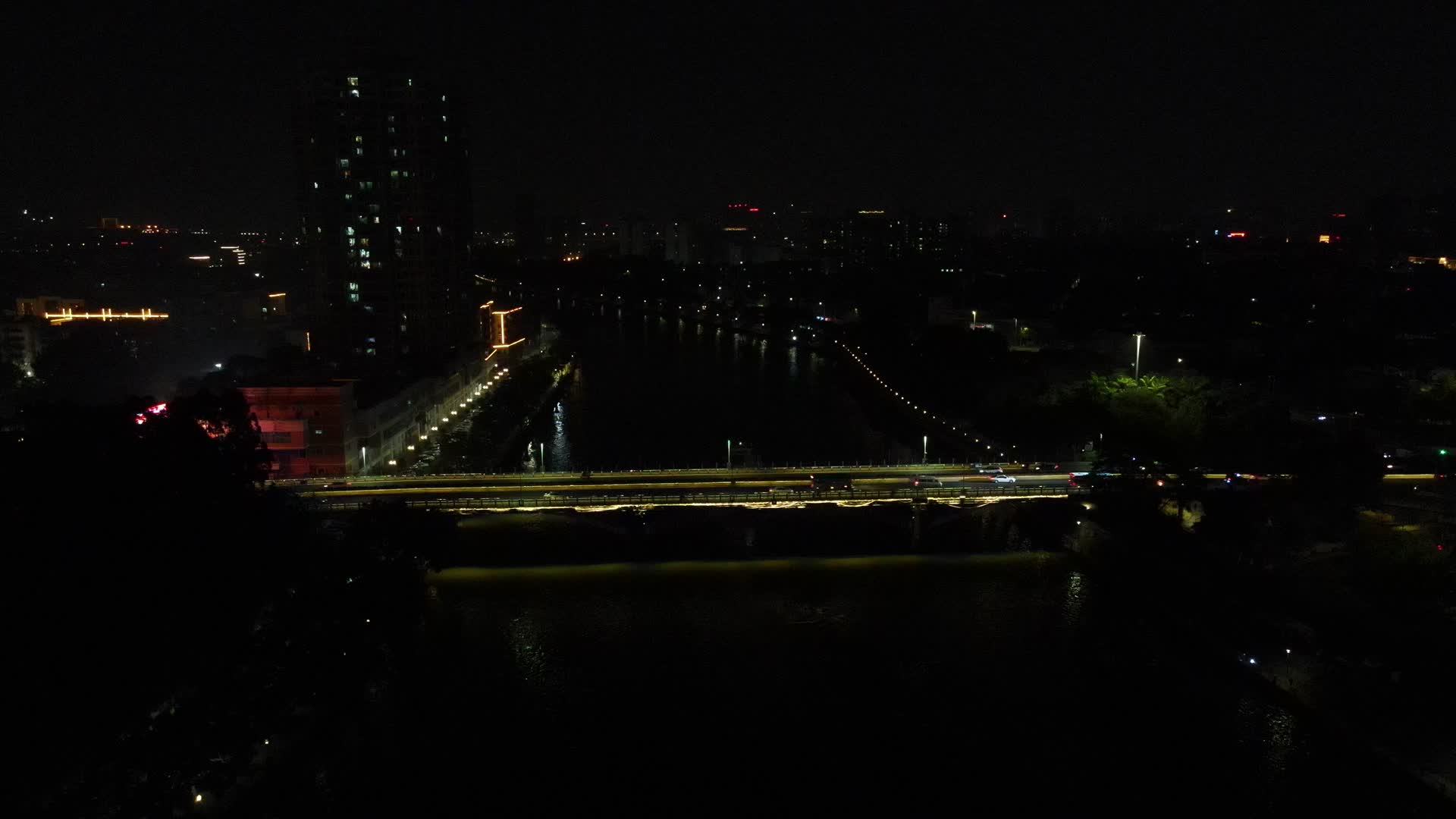 航拍广州东莞东江夜景灯光视频的预览图
