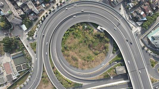 俯拍东莞城市高架立交桥视频的预览图