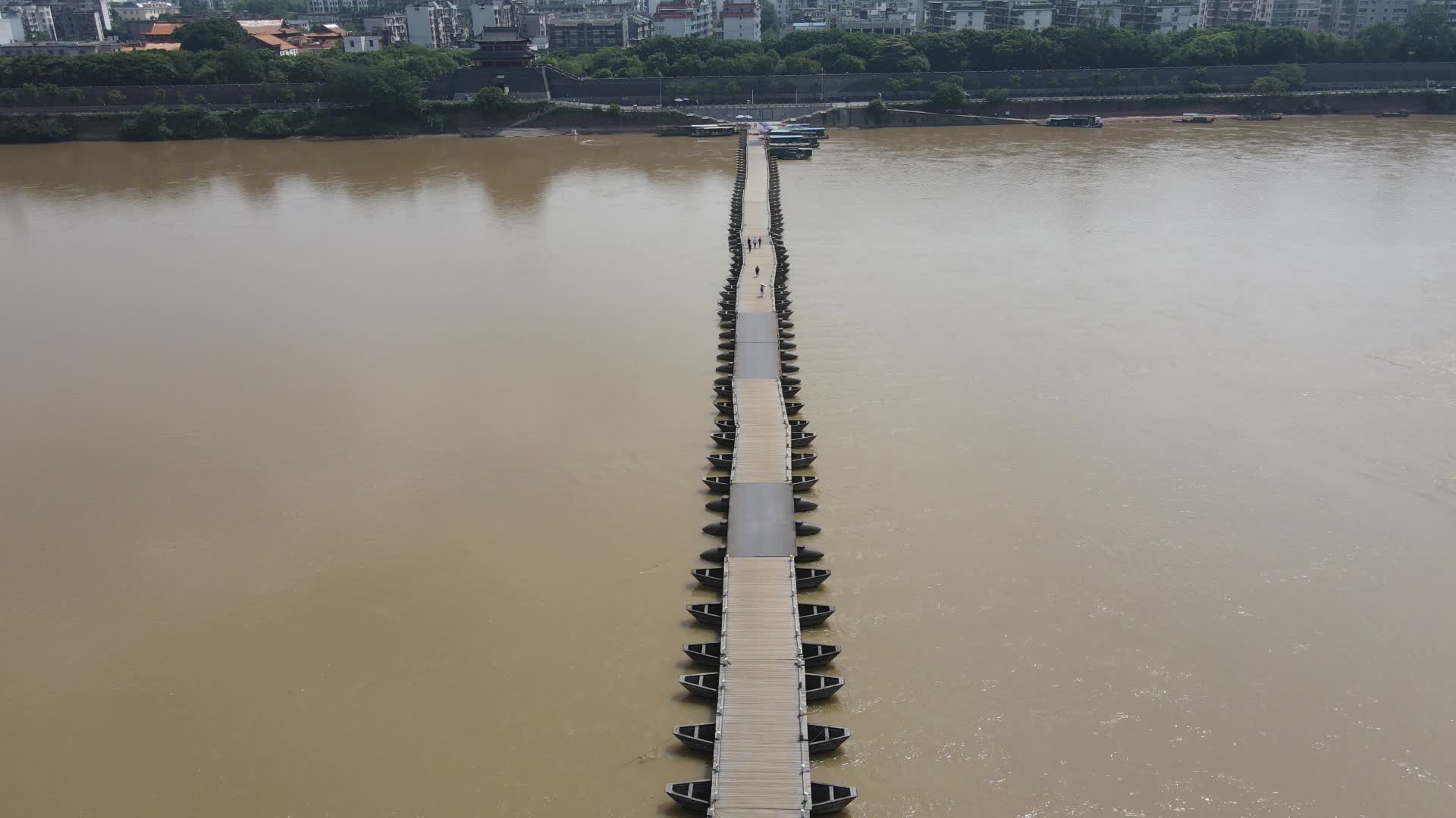 航拍江西赣州江南宋城古浮桥视频的预览图