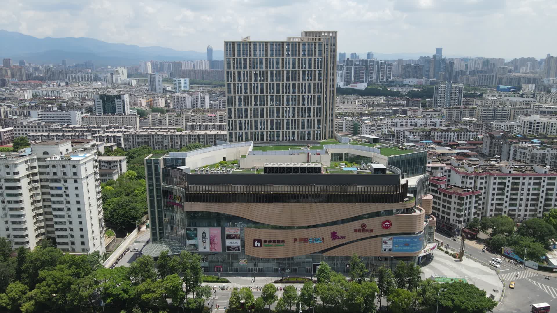 航拍赣州城市商业圈视频的预览图