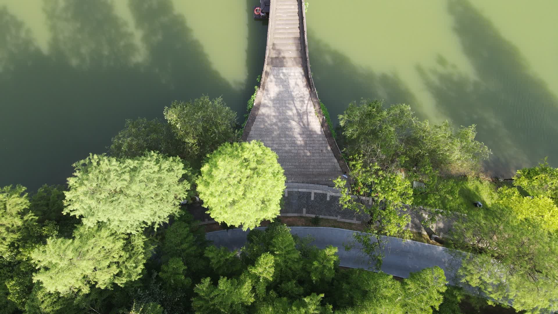 航拍湖南常德桃花源5A景区静影桥视频的预览图