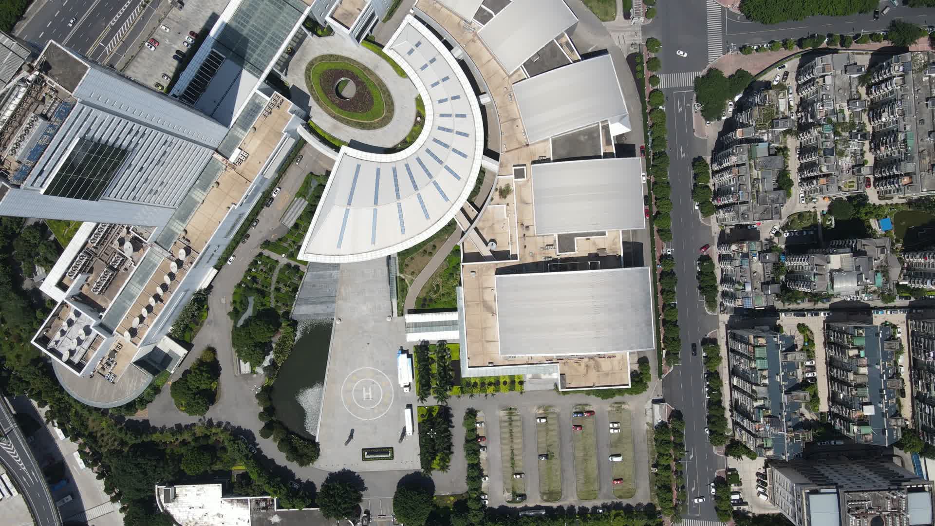 俯拍福建东南卫视广电大楼视频的预览图