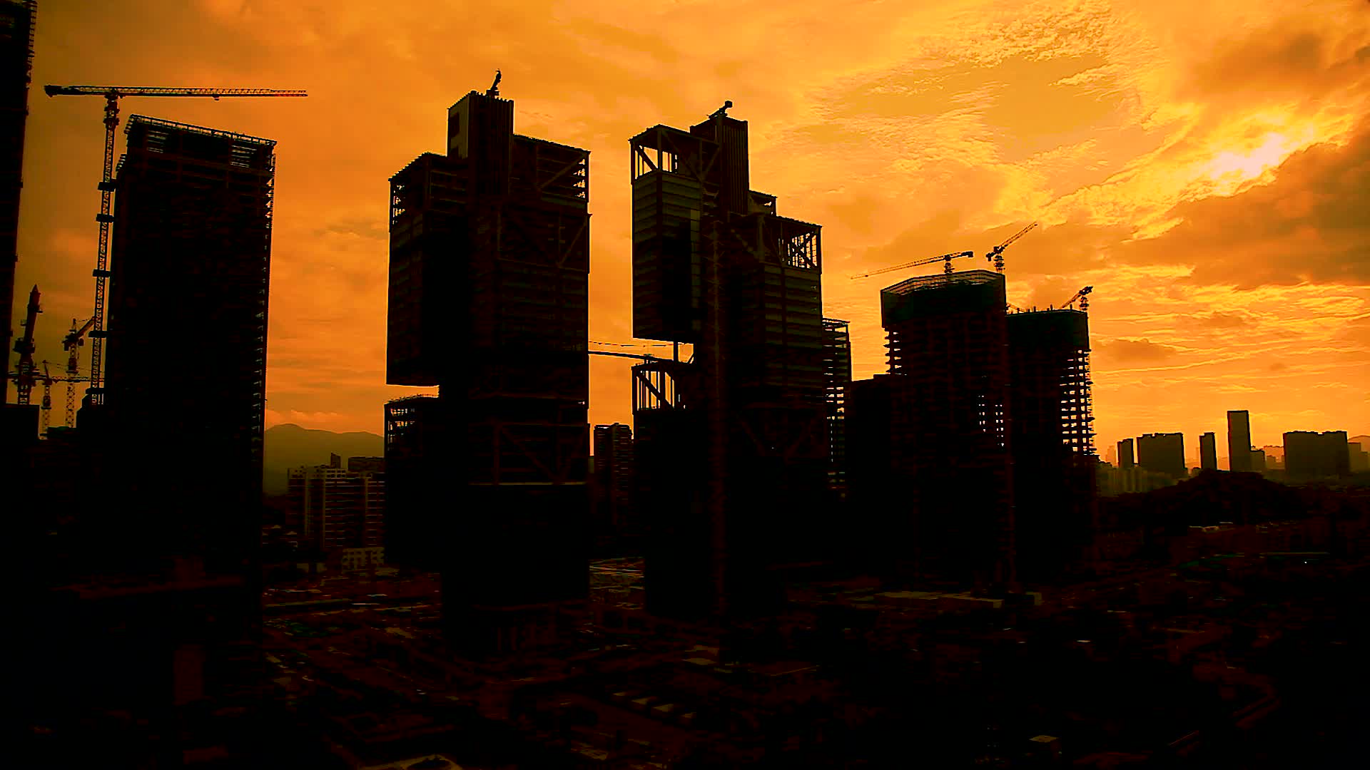 实拍清晨城市建设塔吊视频的预览图