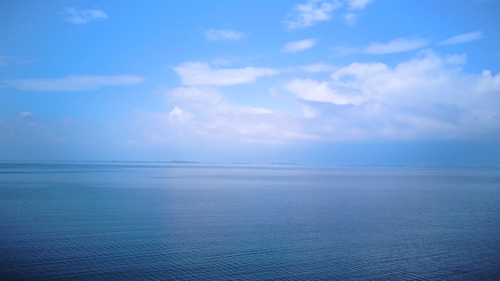 4K航拍洱海视频的预览图