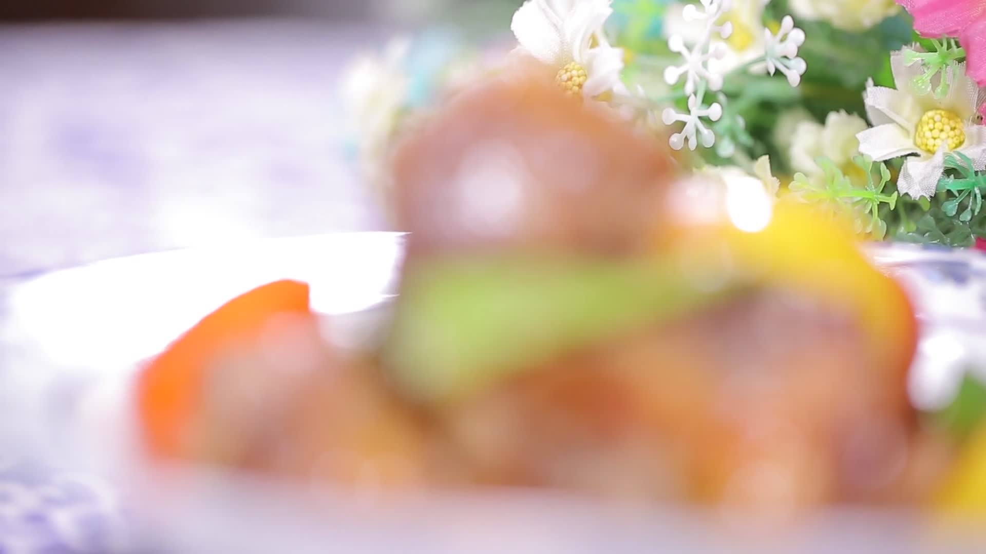 减肥菜谱彩椒豆角烧鸭肉视频的预览图