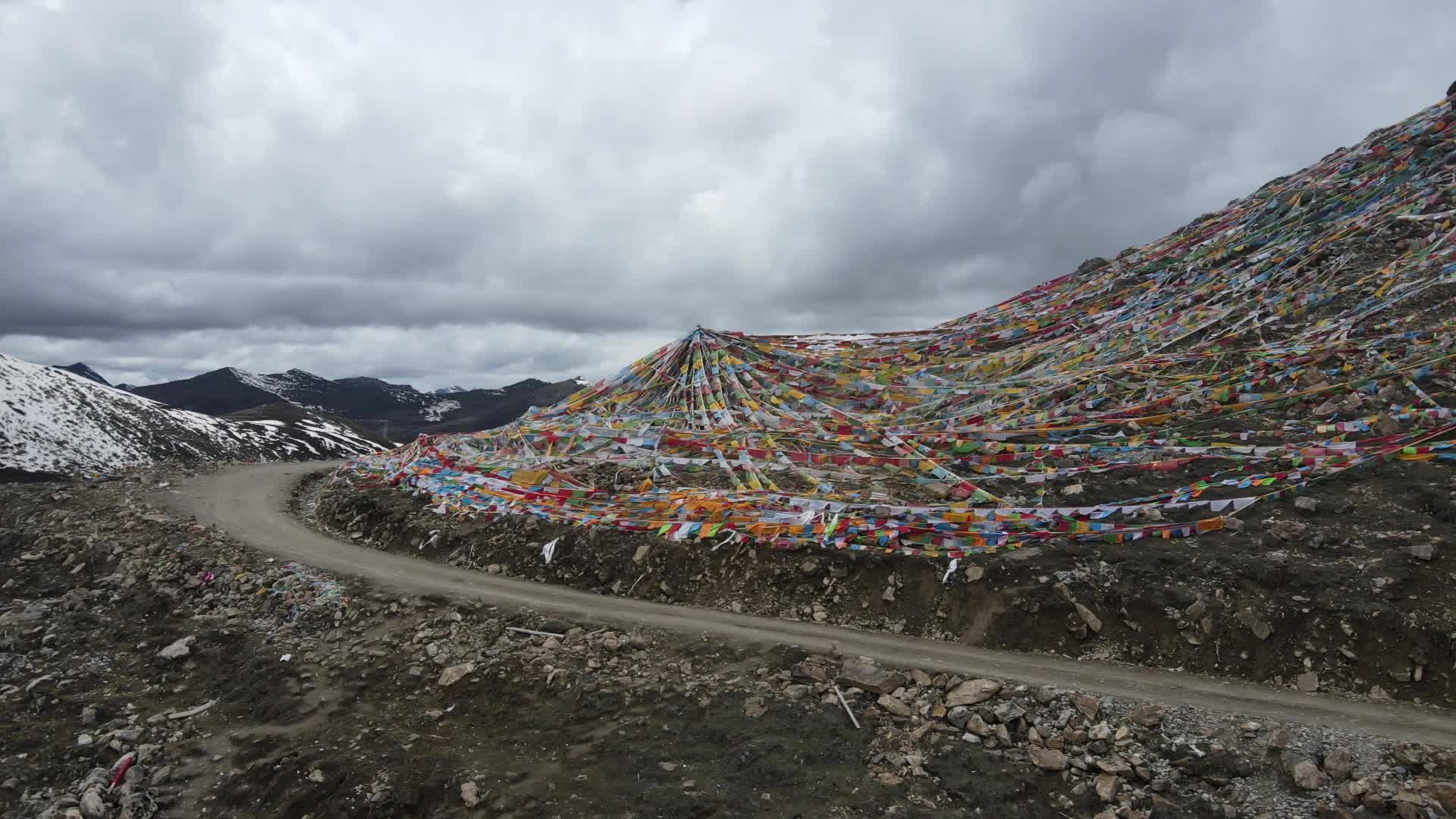 西藏东达山航拍视频的预览图