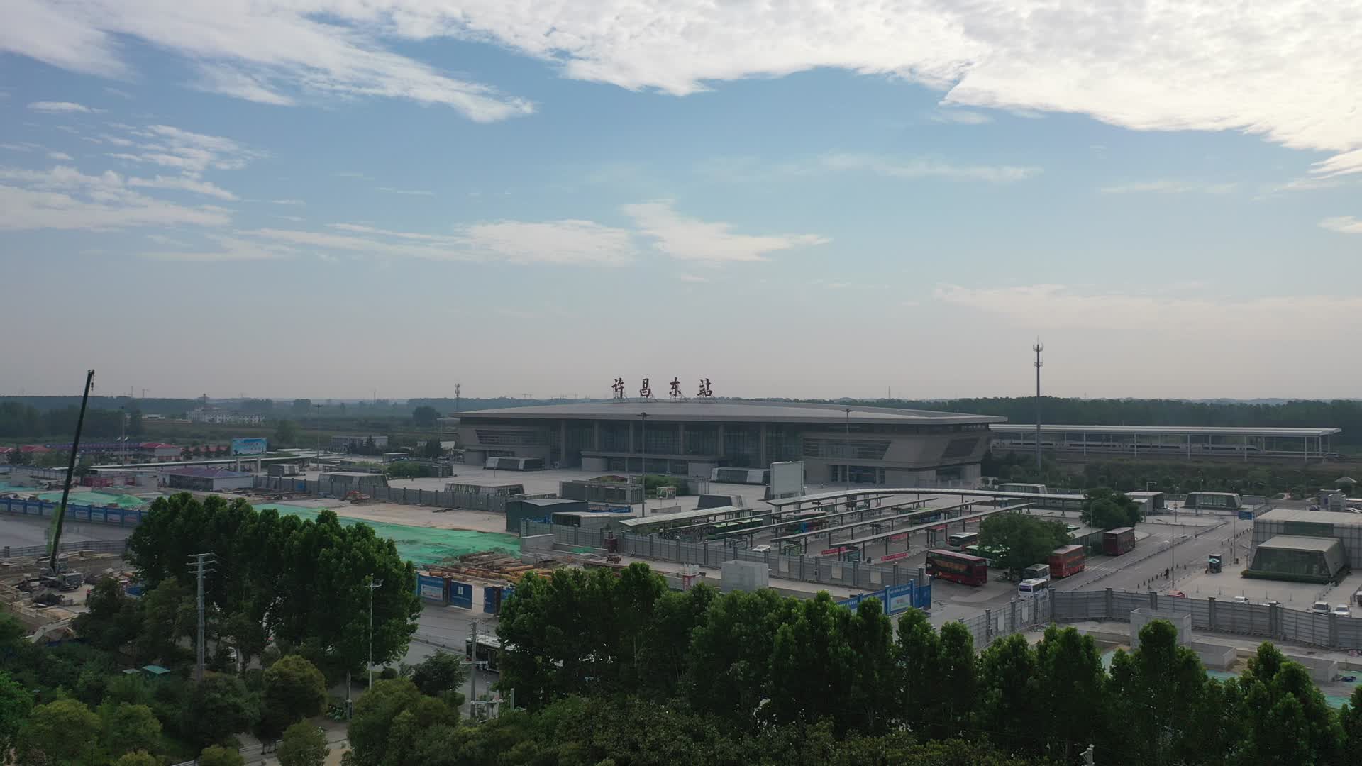 4k航拍许昌东站视频的预览图