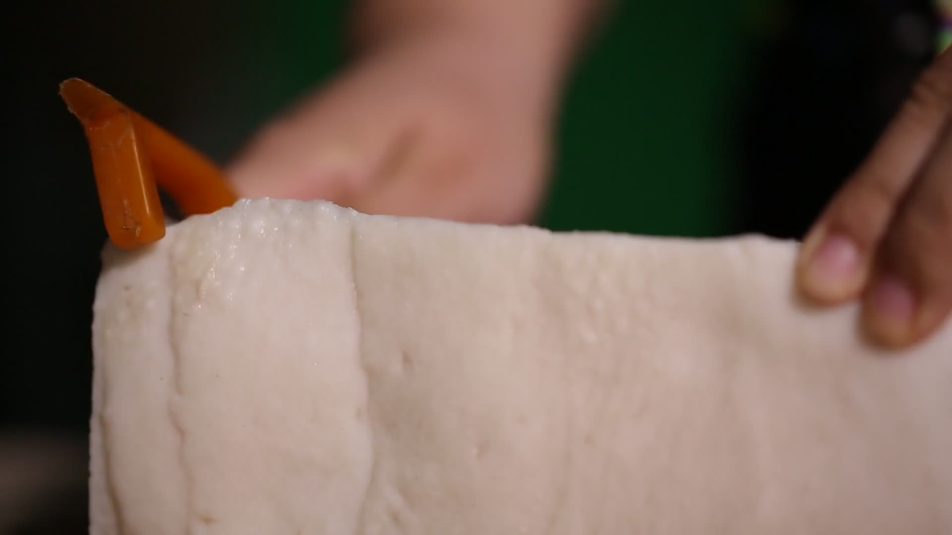 窍门削皮刀切晾衣白肉视频的预览图