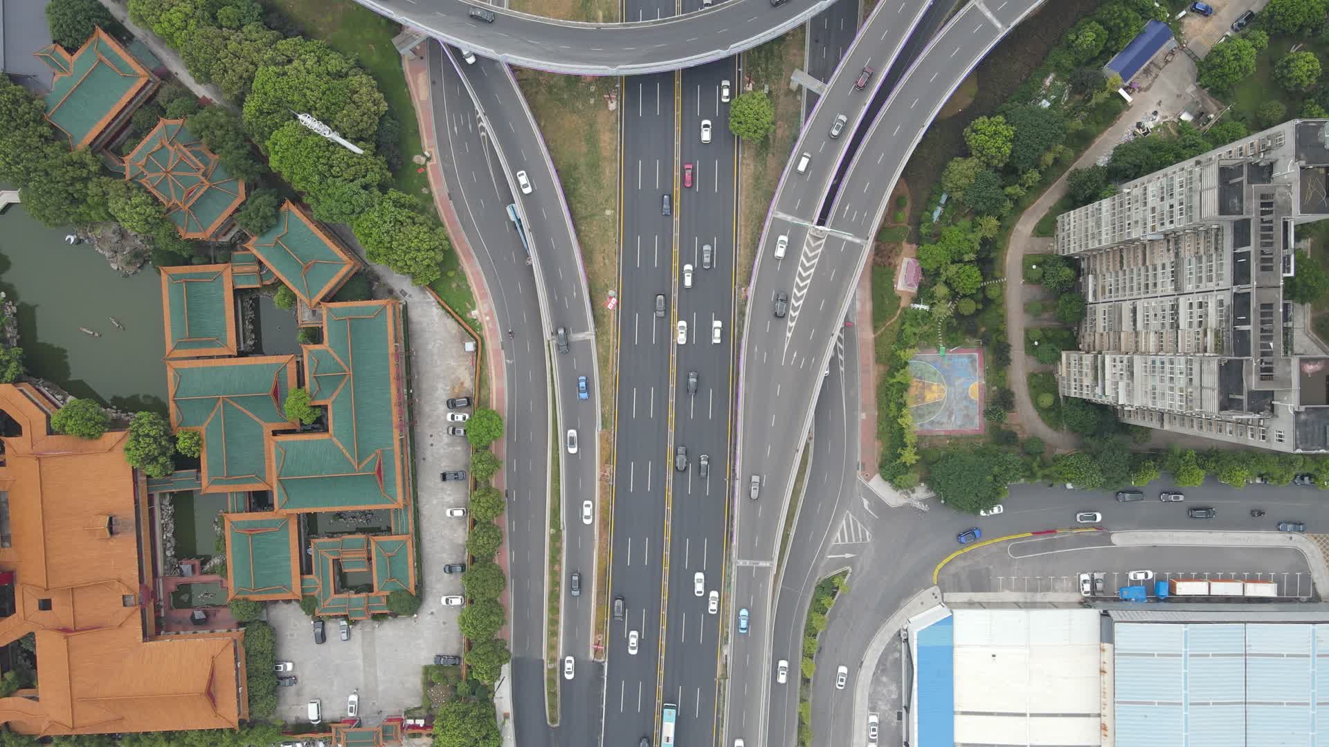 航拍湖南长沙万家丽路高架城市交通视频的预览图