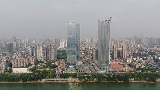 航拍湖南长沙湘江汇景环球发展中心视频的预览图