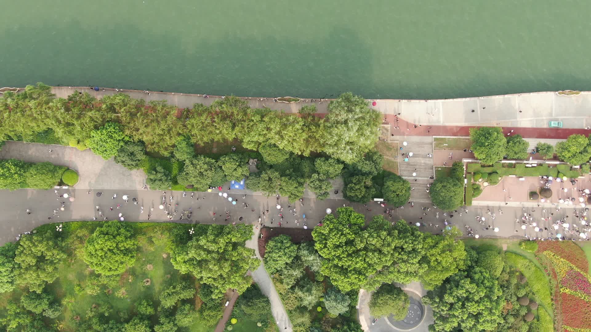 航拍湖南长沙橘子洲景区沿江步道视频的预览图