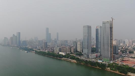 航拍湖南长沙湘江汇景环球发展中心视频的预览图
