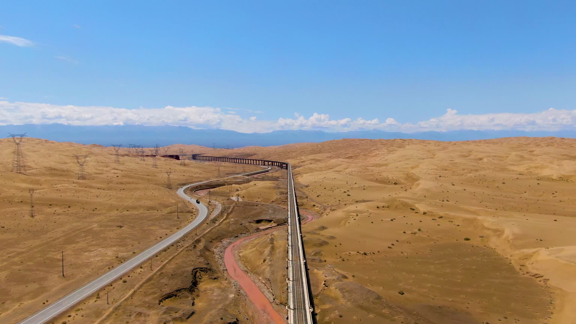 甘肃敦煌沙漠公路视频的预览图