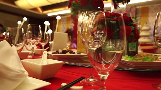 中式婚礼婚宴场地环境餐桌布置视频的预览图