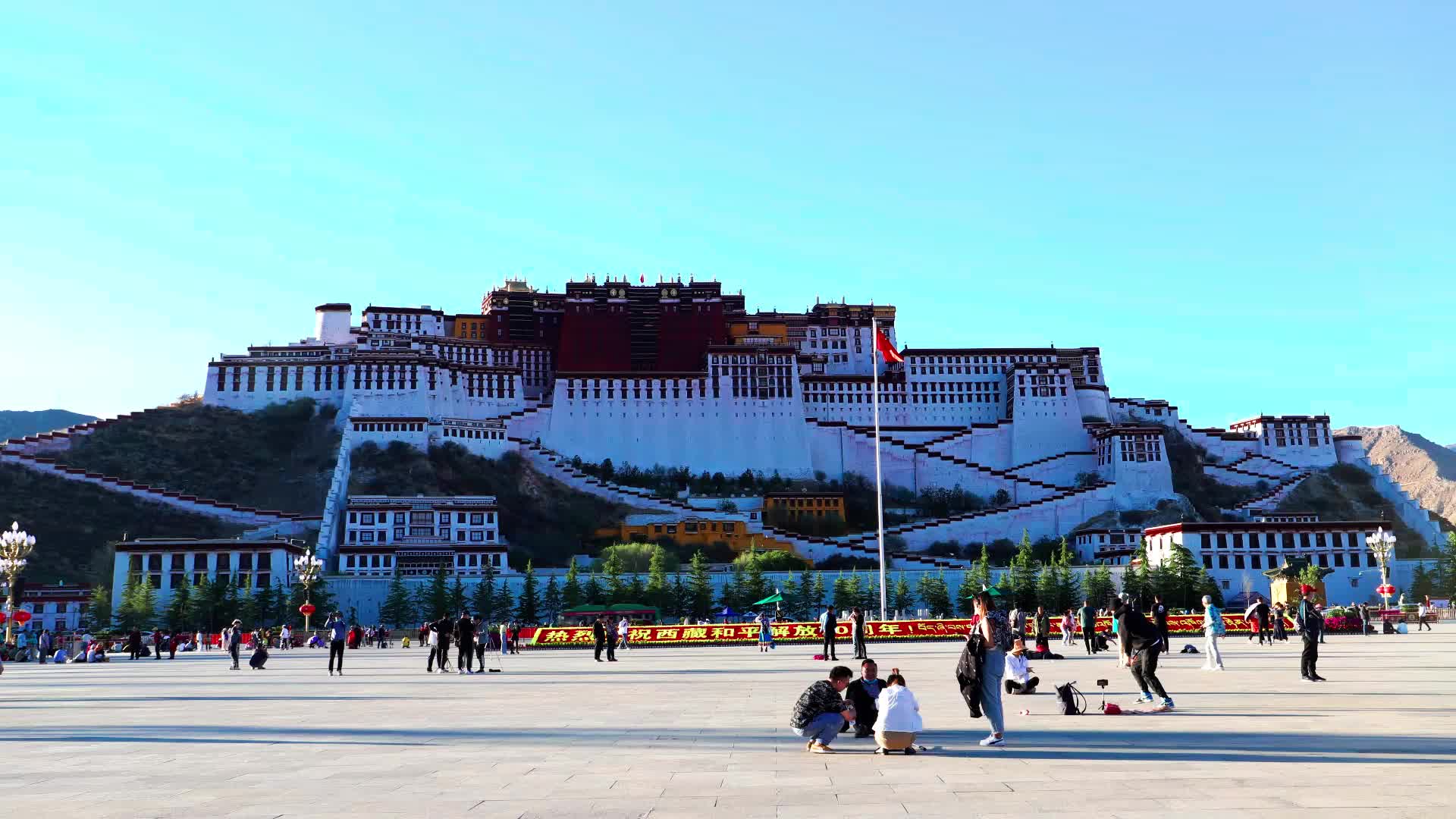 西藏布达拉宫日转夜延时摄影视频的预览图