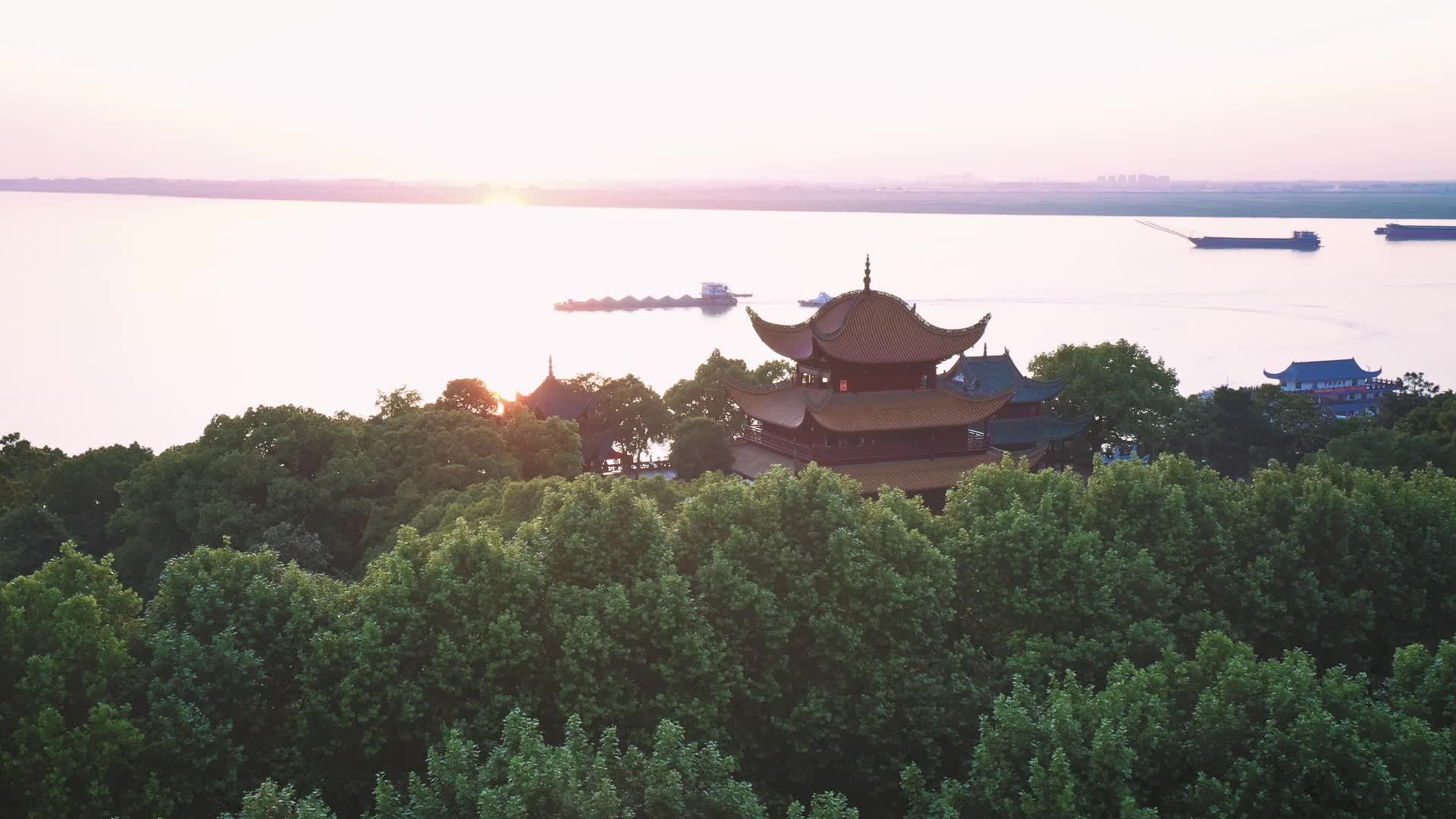 岳阳洞庭湖旅游景区风光航拍视频视频的预览图