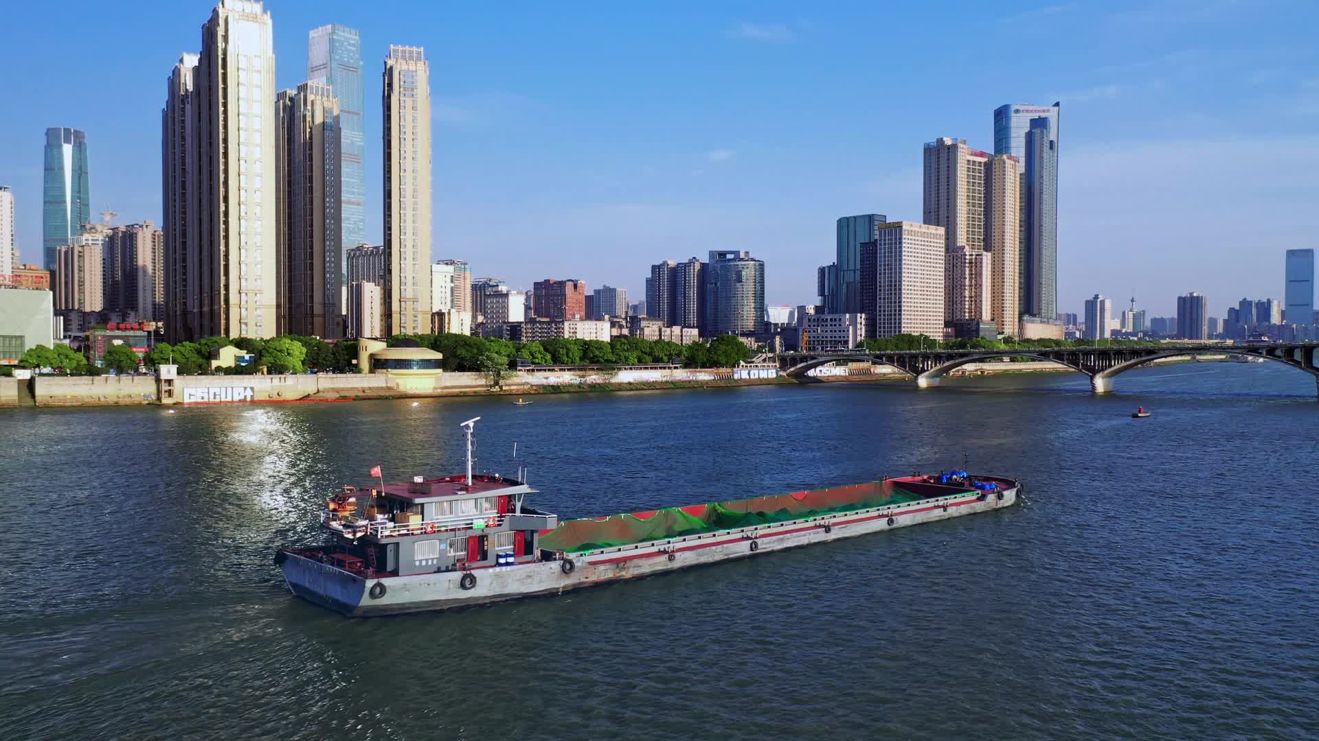长沙湘江城市航拍视频视频的预览图