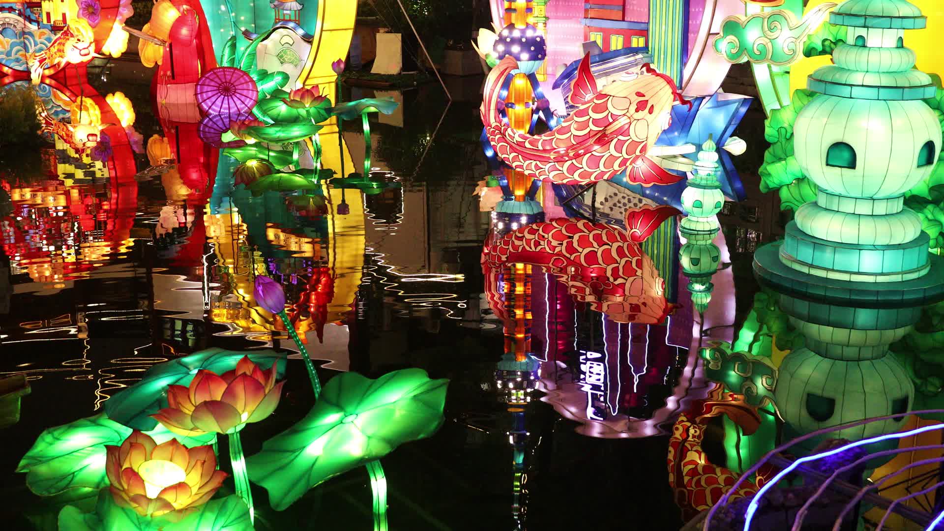 春节元宵节上海豫园灯会视频的预览图