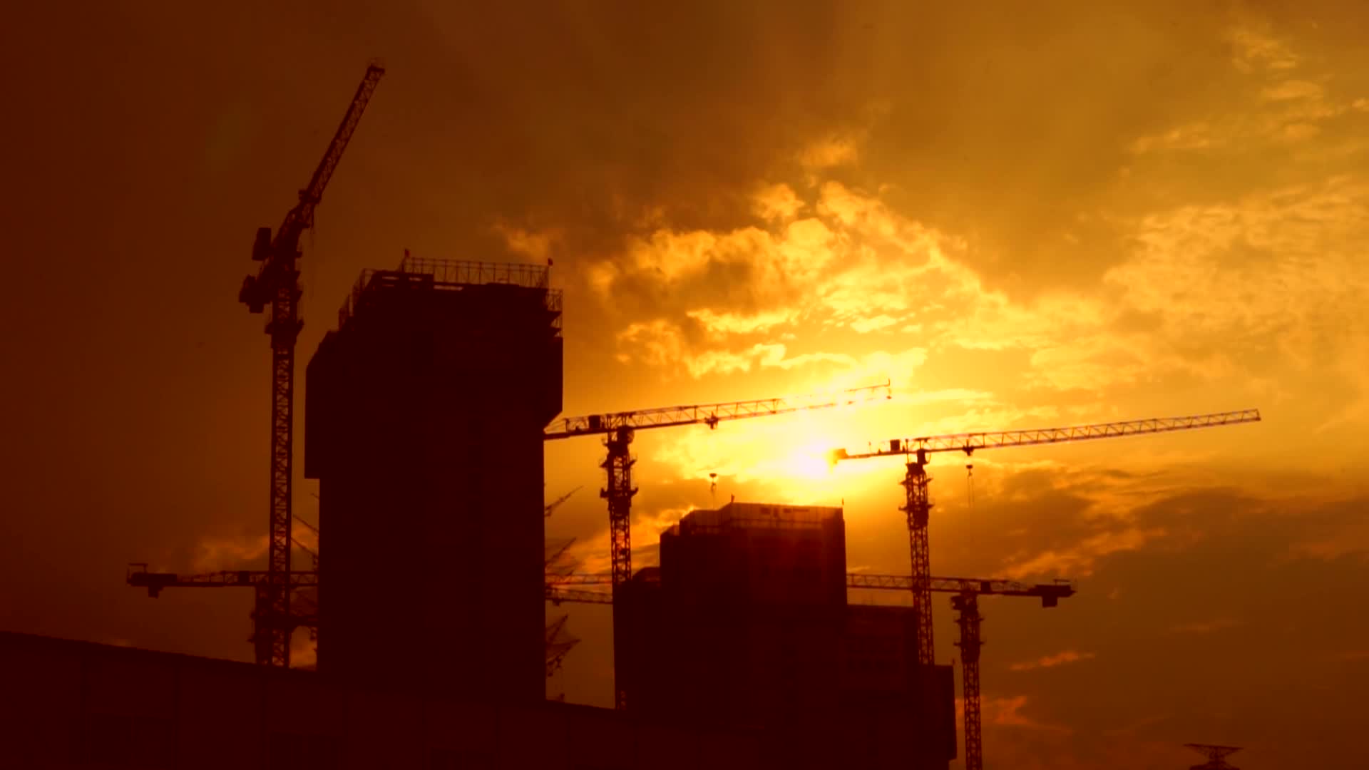 城市日出建筑工地城市早晨城市建设视频的预览图