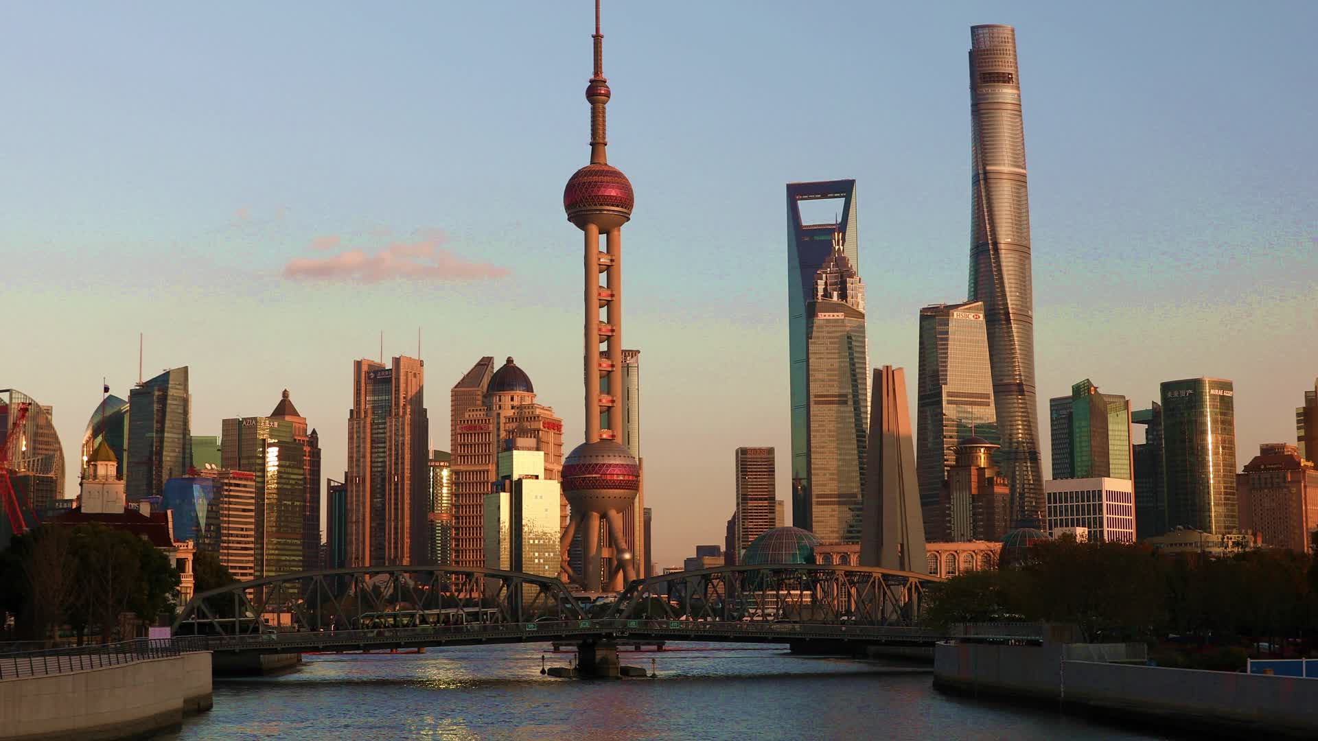 上海陆家嘴摩天大楼建筑城市风光视频的预览图