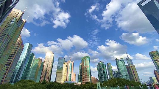 上海陆家嘴摩天大楼建筑城市风光延时视频的预览图