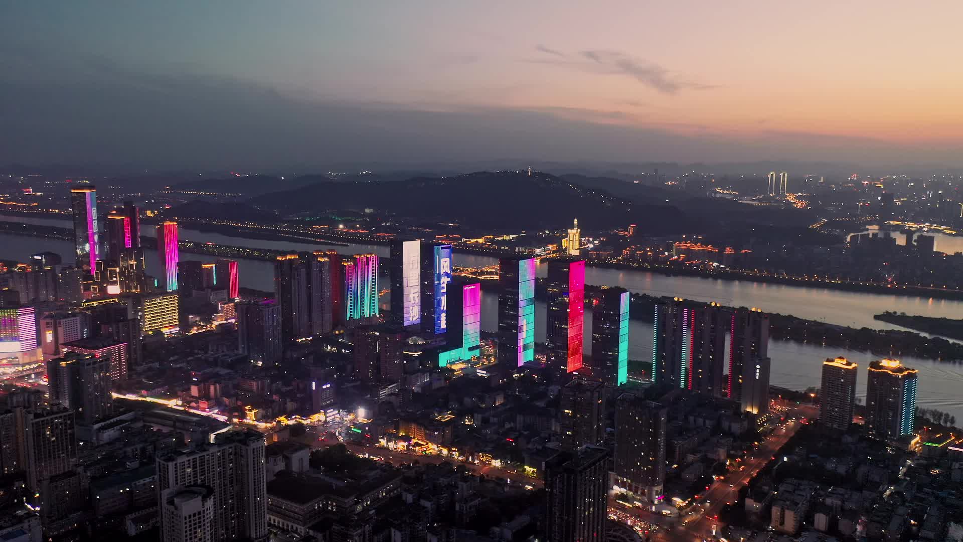 长沙湘江沿江城市地标灯光秀视频的预览图