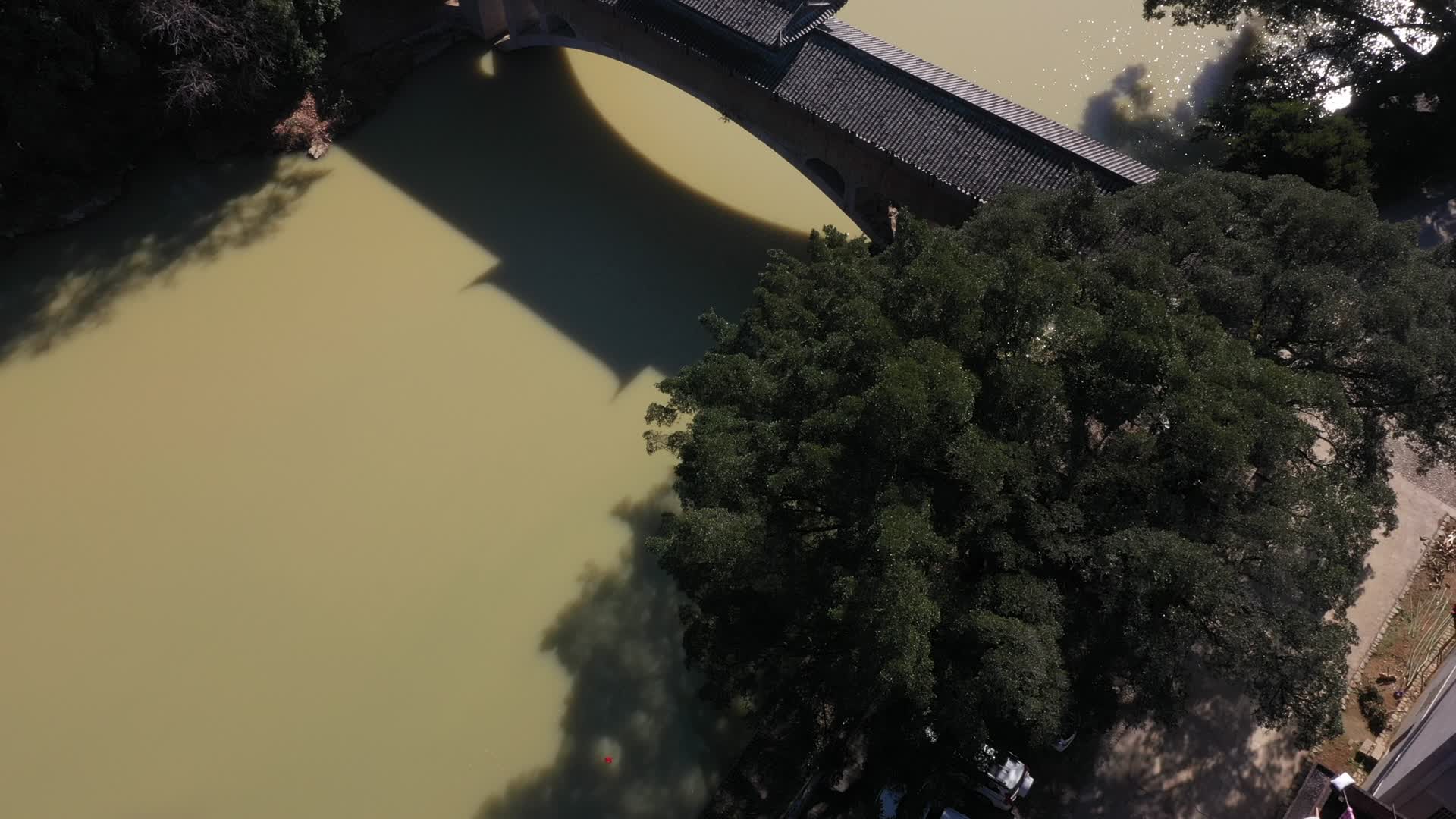 福建宁德南方廊桥俯拍视频的预览图