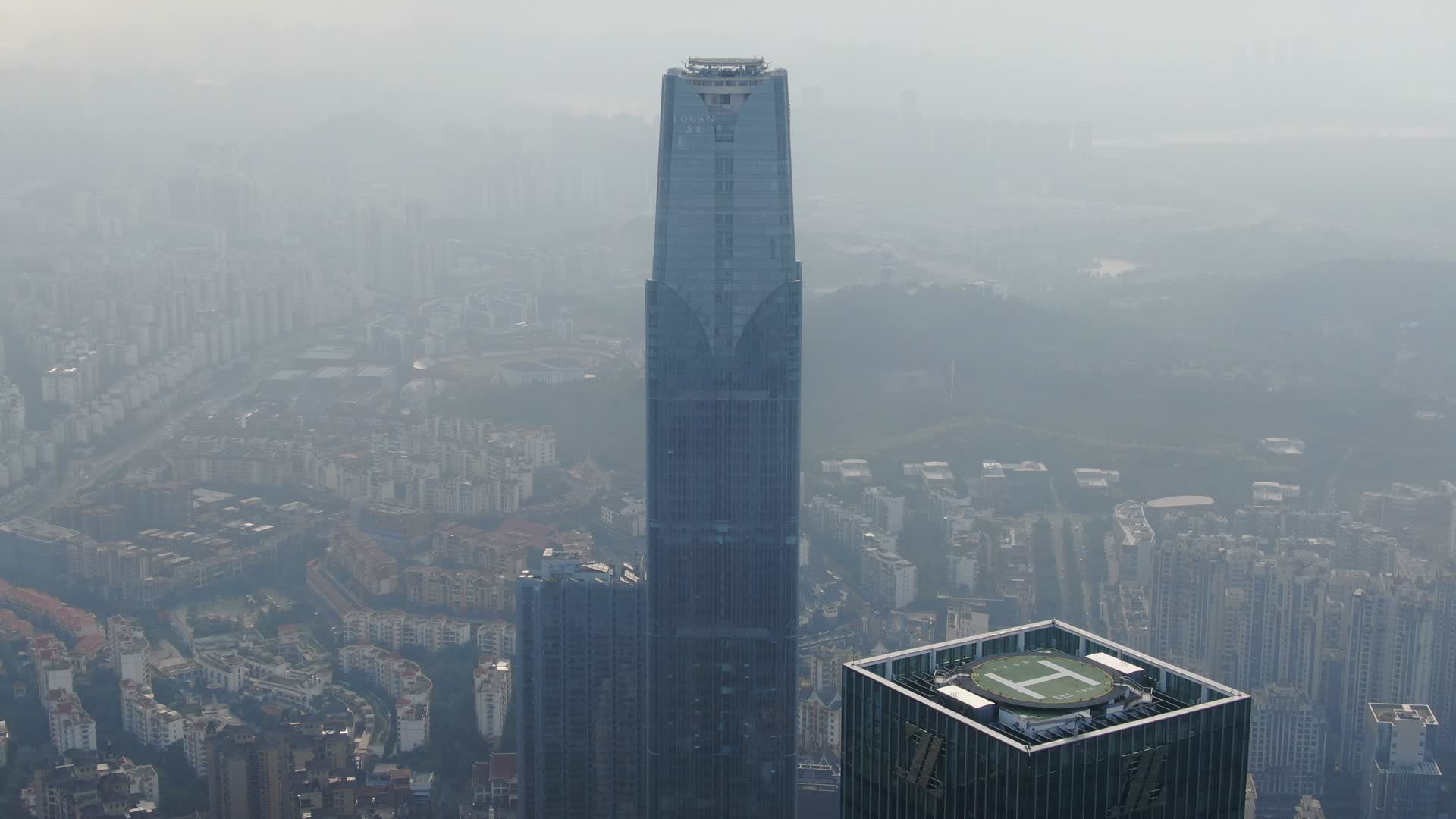 航拍广西南宁第一高楼东盟商务区视频的预览图