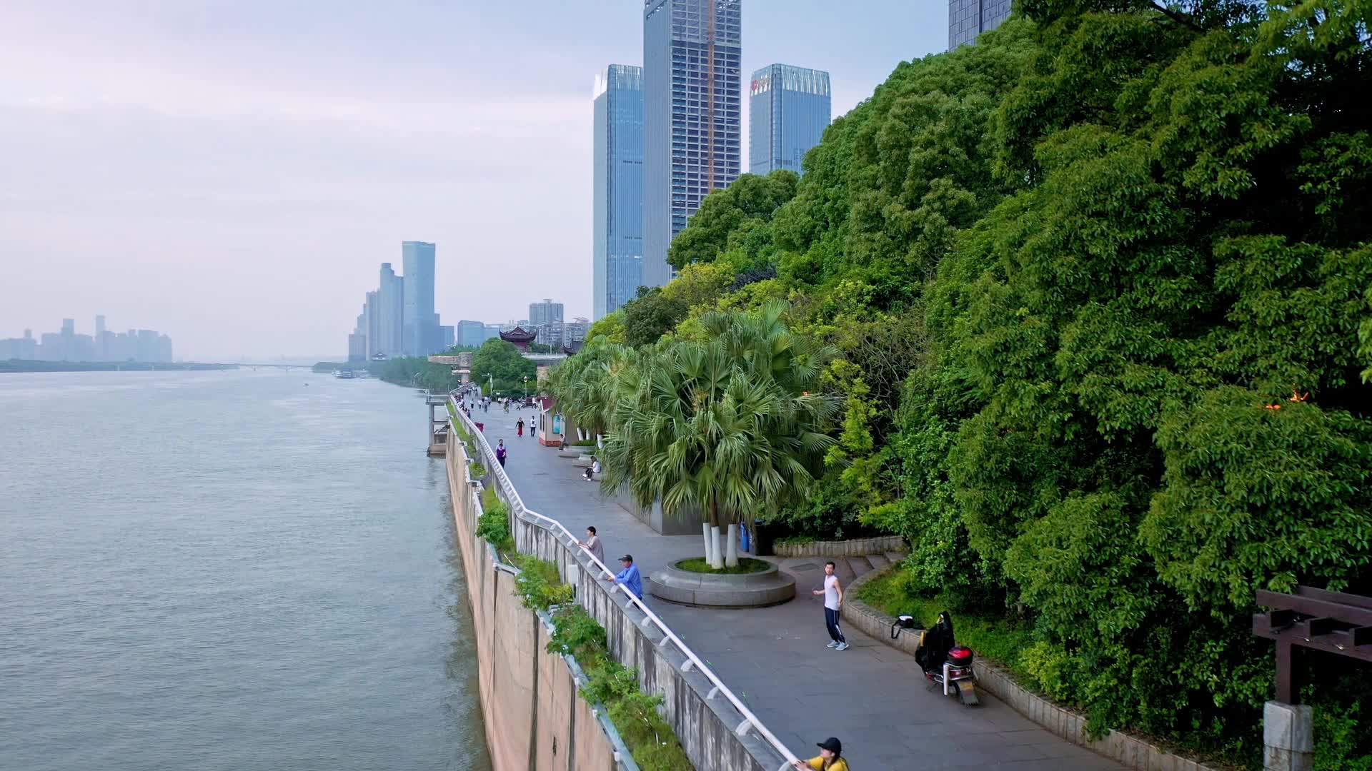 长沙湘江沿江城市保利航拍视频的预览图