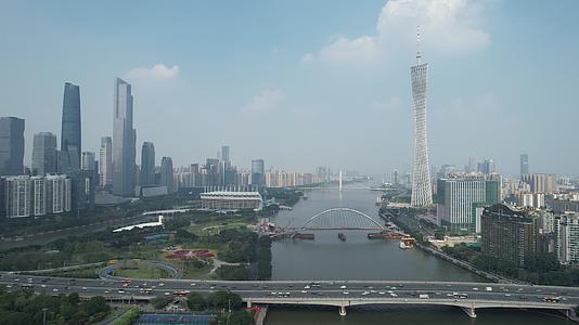 4K航拍广州珠江上的人行桥海心桥视频的预览图