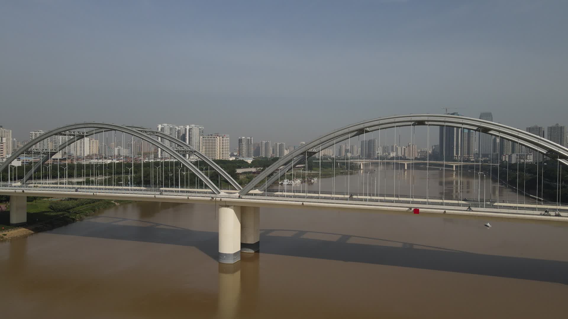 广西南宁邕江凌铁大桥航拍视频视频的预览图