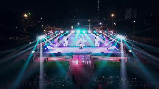 深圳坪山新区城市夜景灯光秀表演活动实拍视频视频的预览图