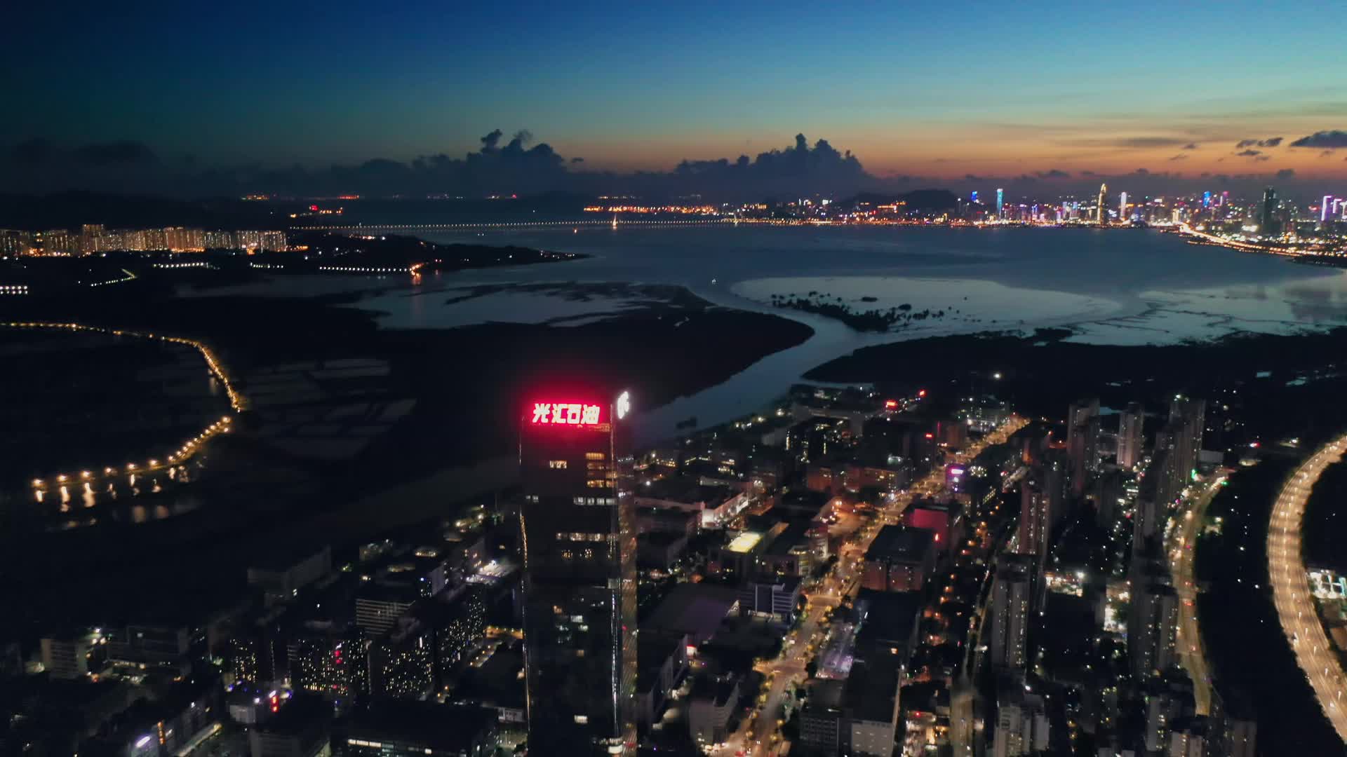 深圳福田国富金茂CFC城市夜景航拍视频的预览图