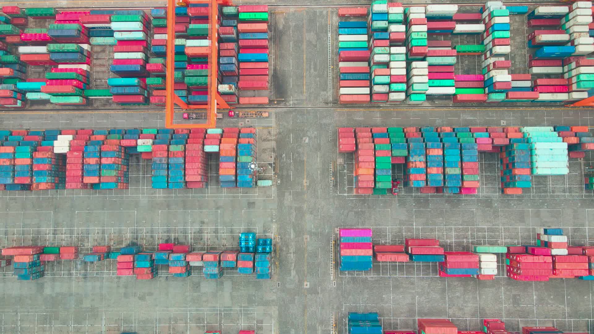 4K航拍港口物流运输视频的预览图