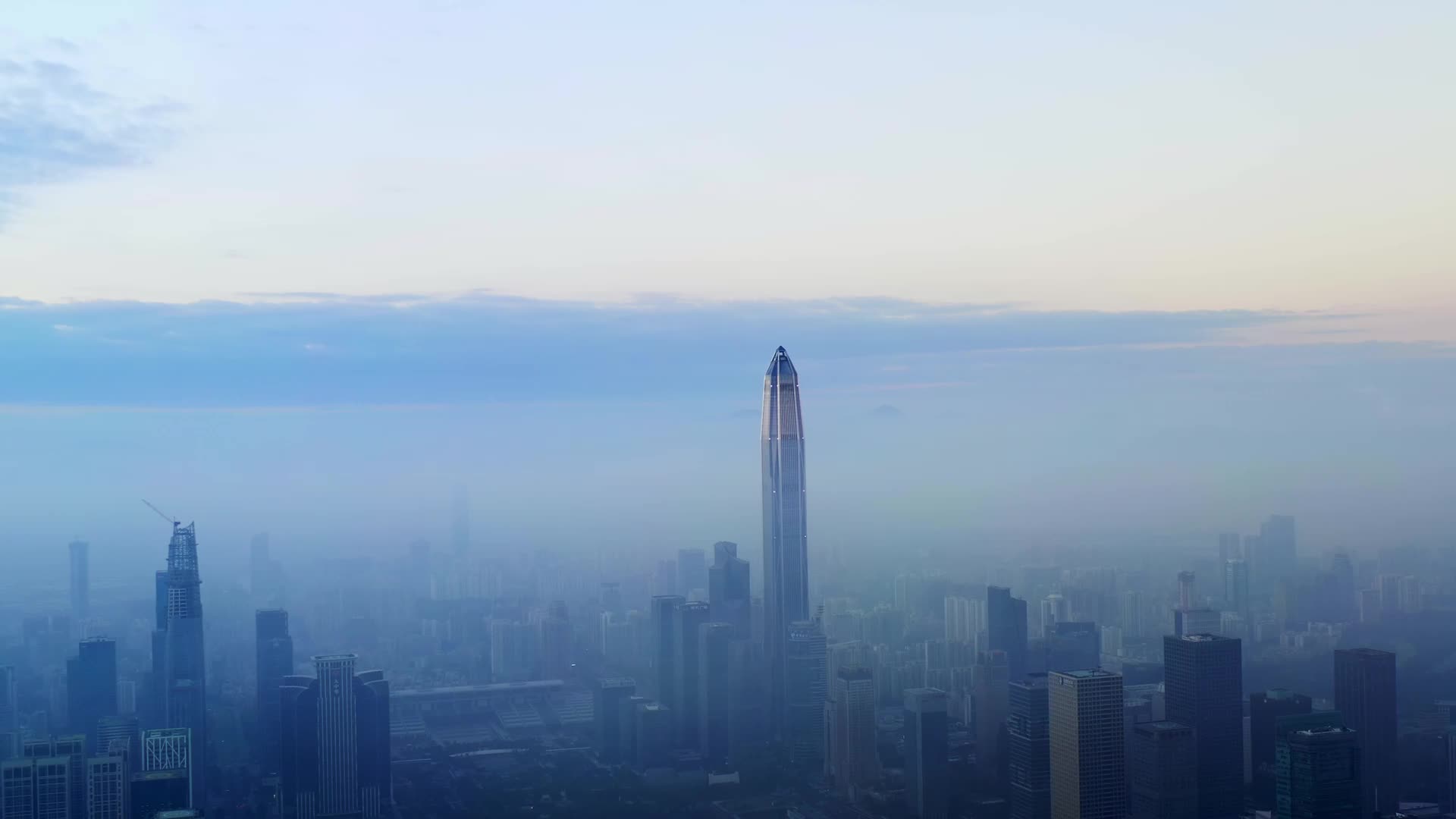 深圳罗湖区日出航拍云雾视频的预览图