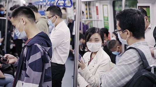 疫情下的深圳地铁上班族视频的预览图
