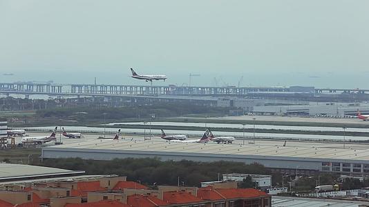深圳宝安机场飞机降落视频的预览图