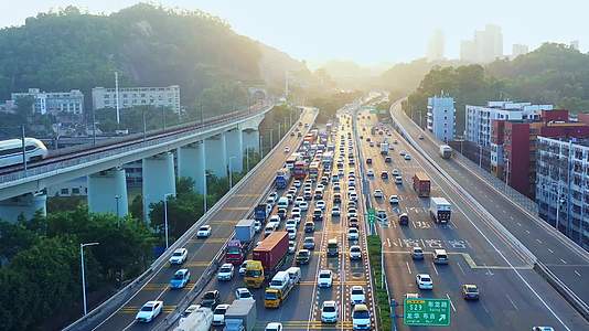 深圳龙景立交高速路口逆光航拍视频的预览图
