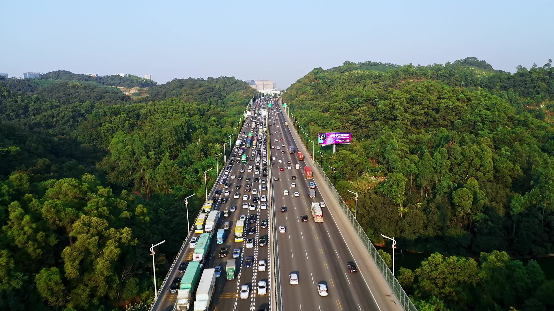深圳龙景立交城市道路航拍视频的预览图