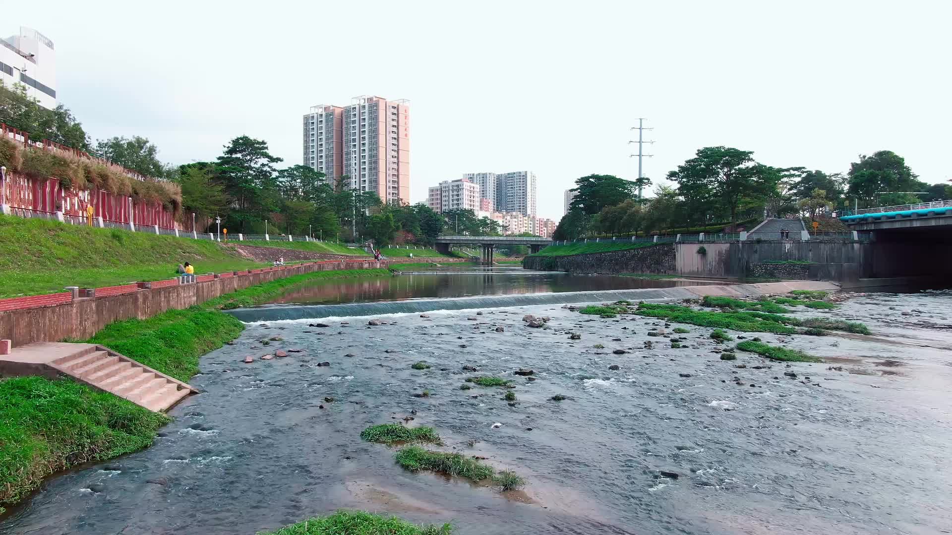 深圳观澜河城市风光航拍视频的预览图