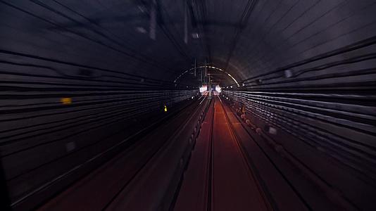 深圳地铁线路城市交通轨道车头车厢穿梭视频的预览图