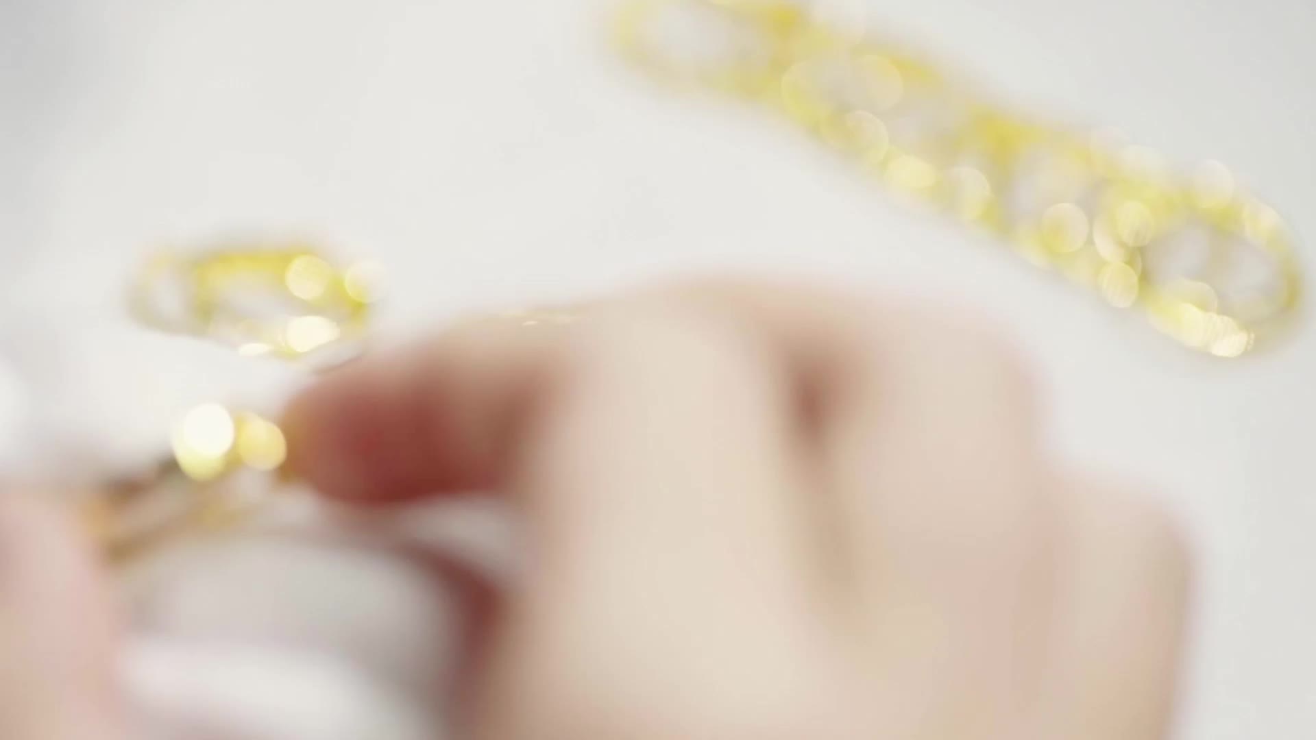 黄金珠宝工艺制作打磨流程视频的预览图