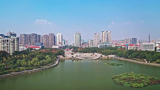 岳阳城市航拍南湖自然风光视频的预览图