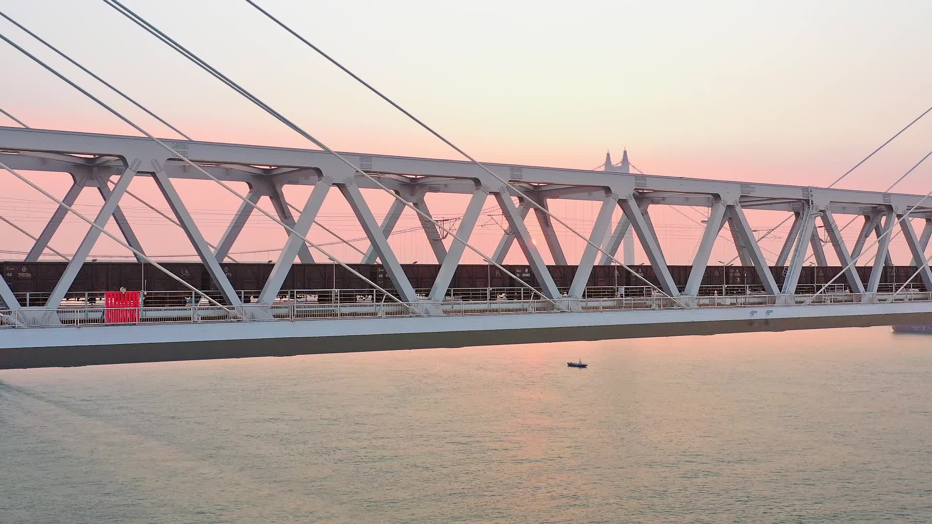 岳阳洞庭湖铁路桥城市交通视频的预览图